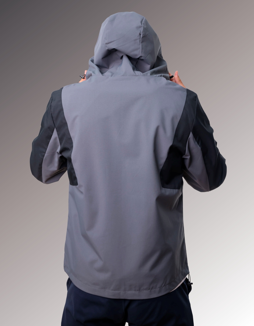 Ветровка с капюшоном
